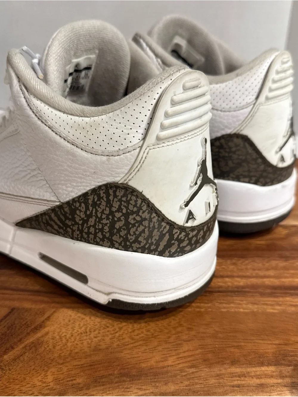 Jordan 3 Retro Mocha 2018 Sneakers Men’s Size 10